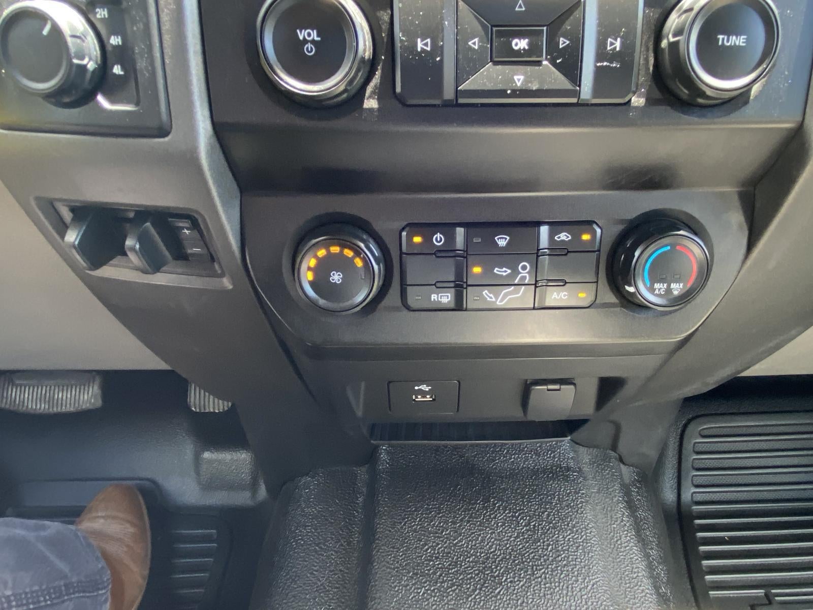 2021 Ford Super Duty F-350 DRW XL 4WD Crew Cab 179" WB 60" CA