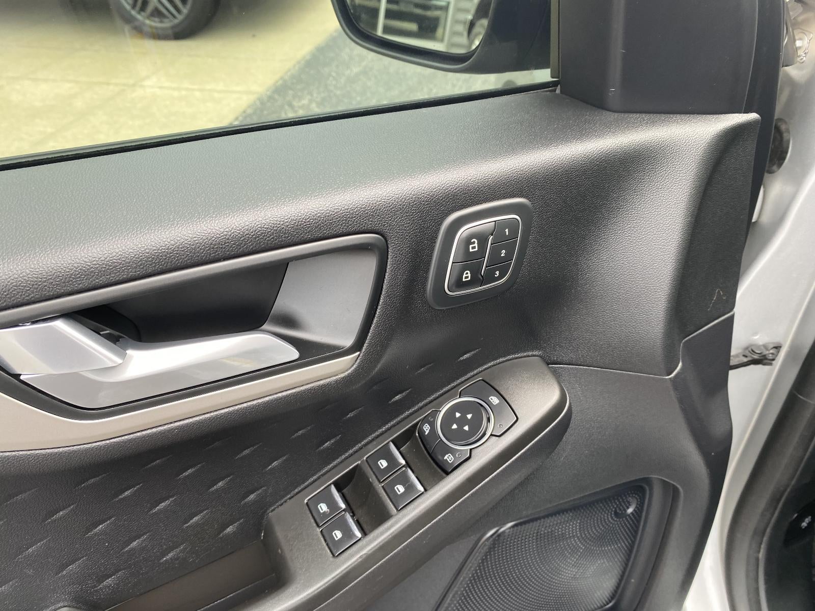 2020 Ford Escape SEL FWD