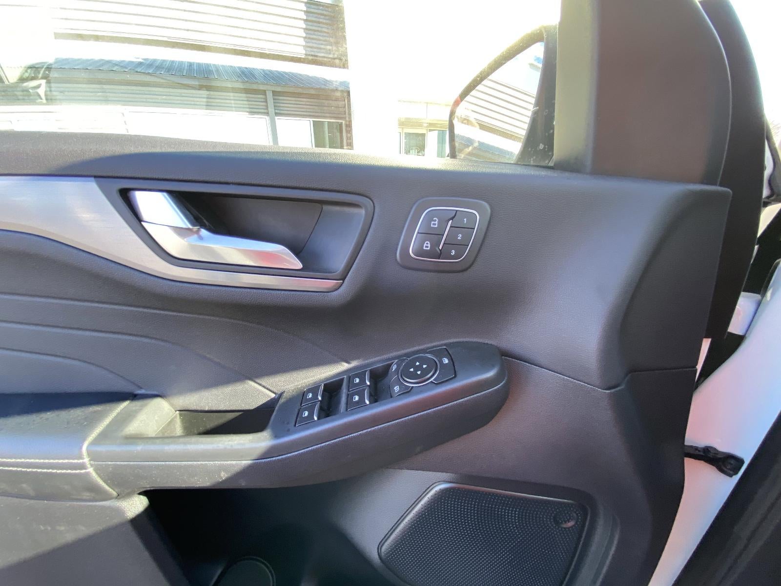 2022 Ford Escape Titanium AWD