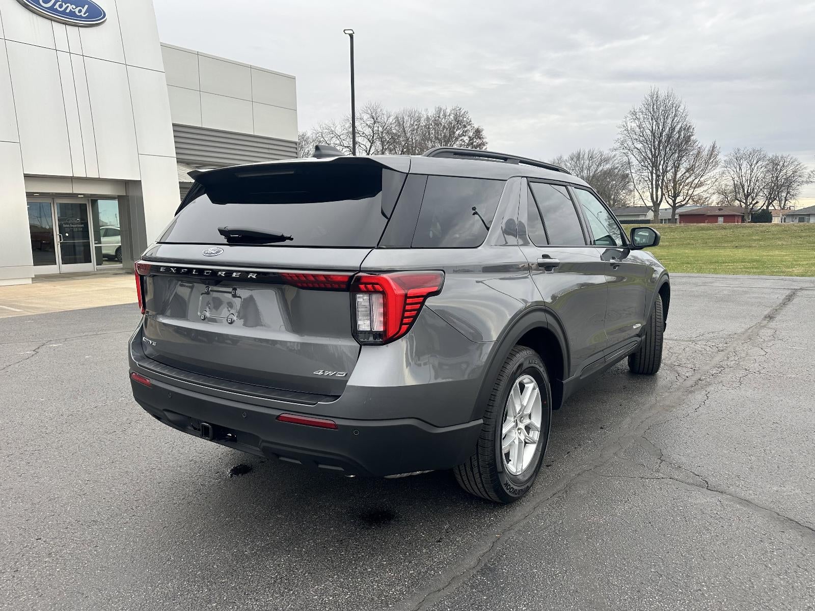 2026 Ford Explorer Active w/100A Pkg 4WD