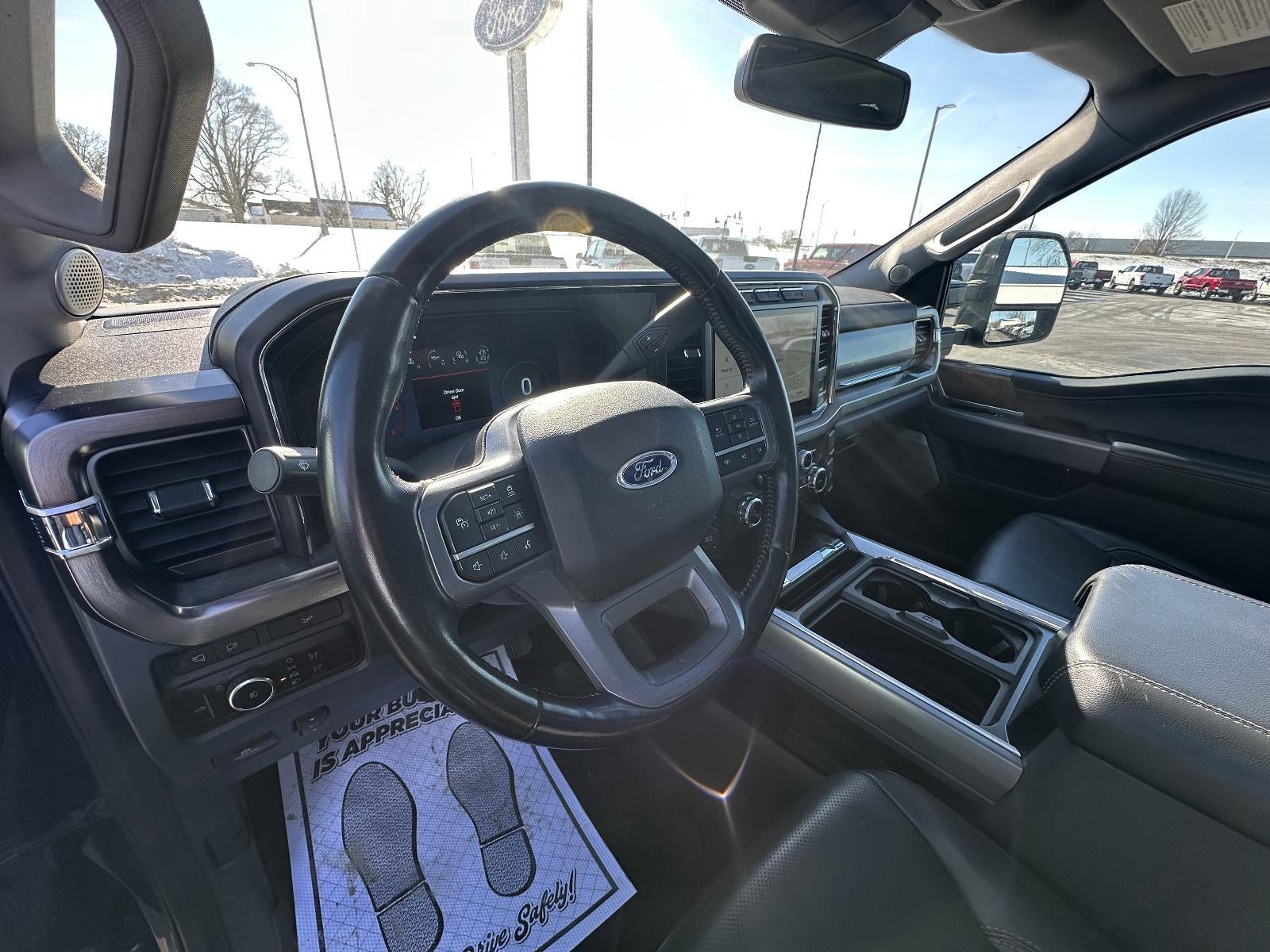 2023 Ford Super Duty F-250 SRW LARIAT 4WD Crew Cab 6.75' Box