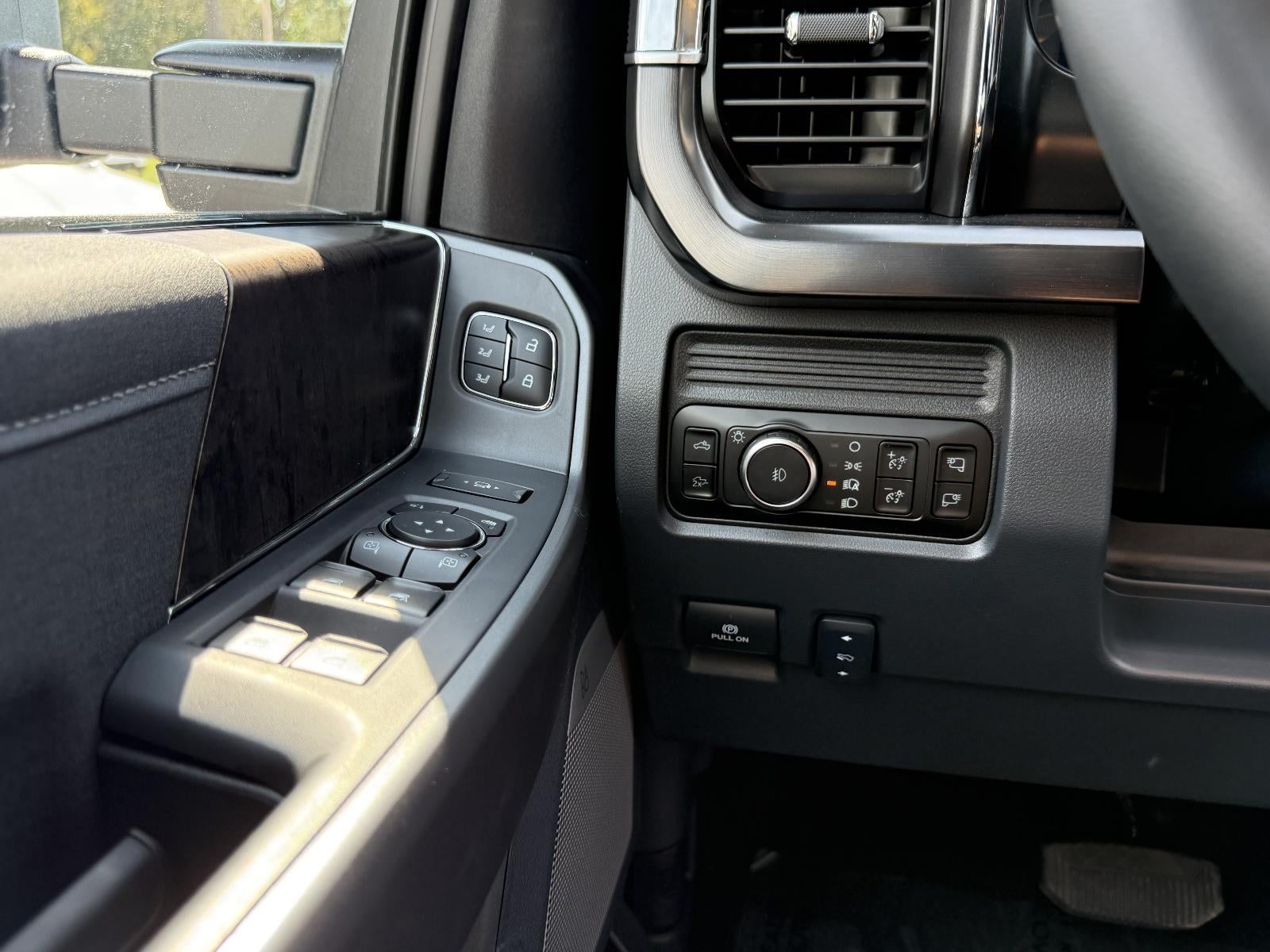 2027 Ford Super Duty F-250 SRW LARIAT 4WD Crew Cab 6.75' Box