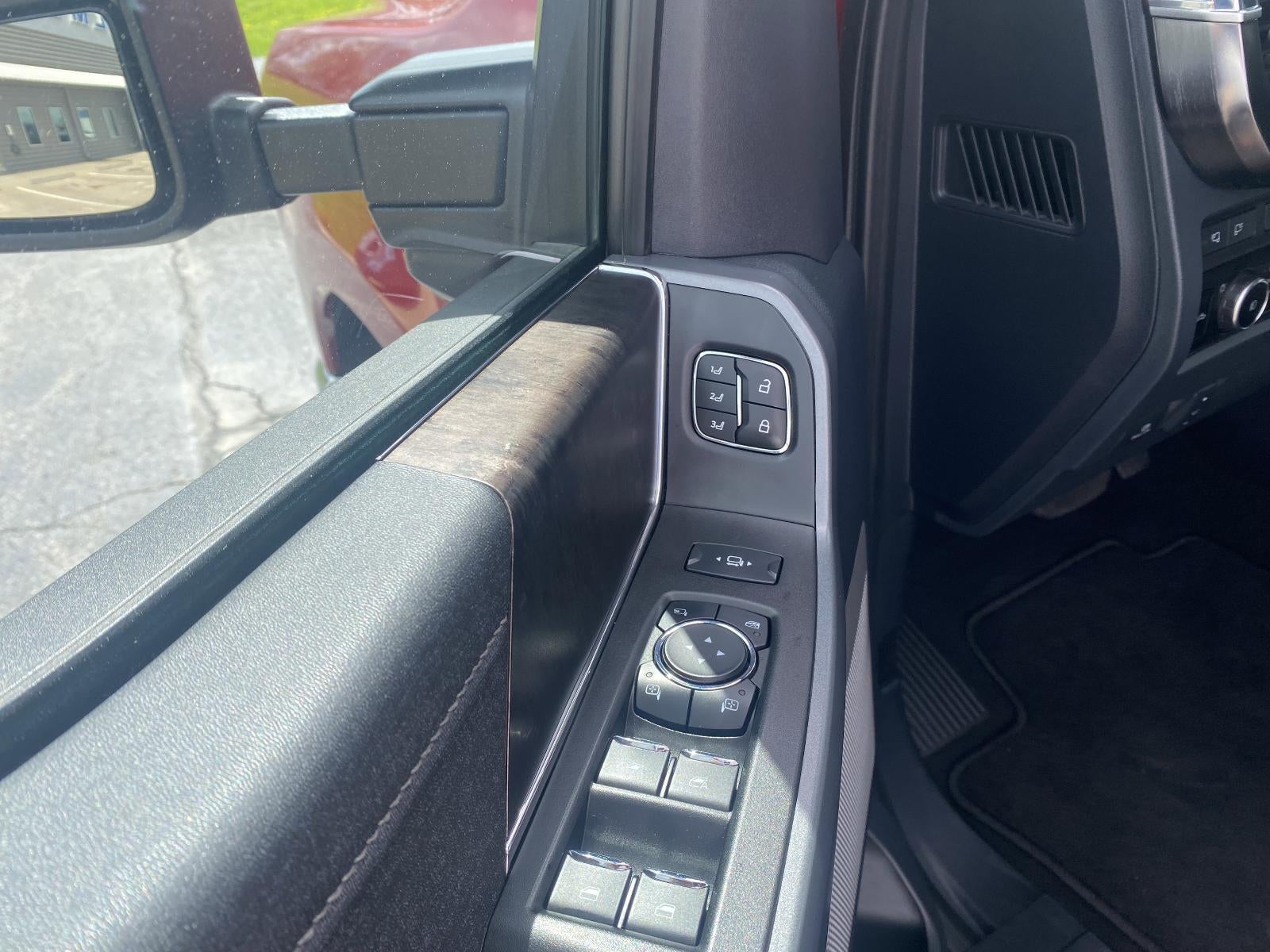 2023 Ford Super Duty F-250 SRW LARIAT 4WD Crew Cab 6.75' Box