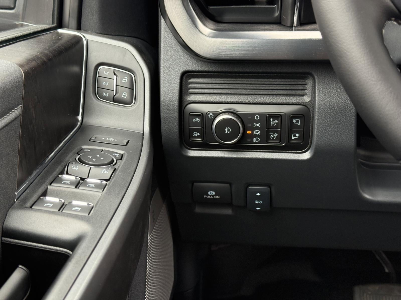 2026 Ford Super Duty F-350 SRW LARIAT 4WD Crew Cab 6.75' Box