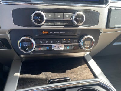 2022 Ford Super Duty F-350 SRW LARIAT 4WD Crew Cab 6.75' Box