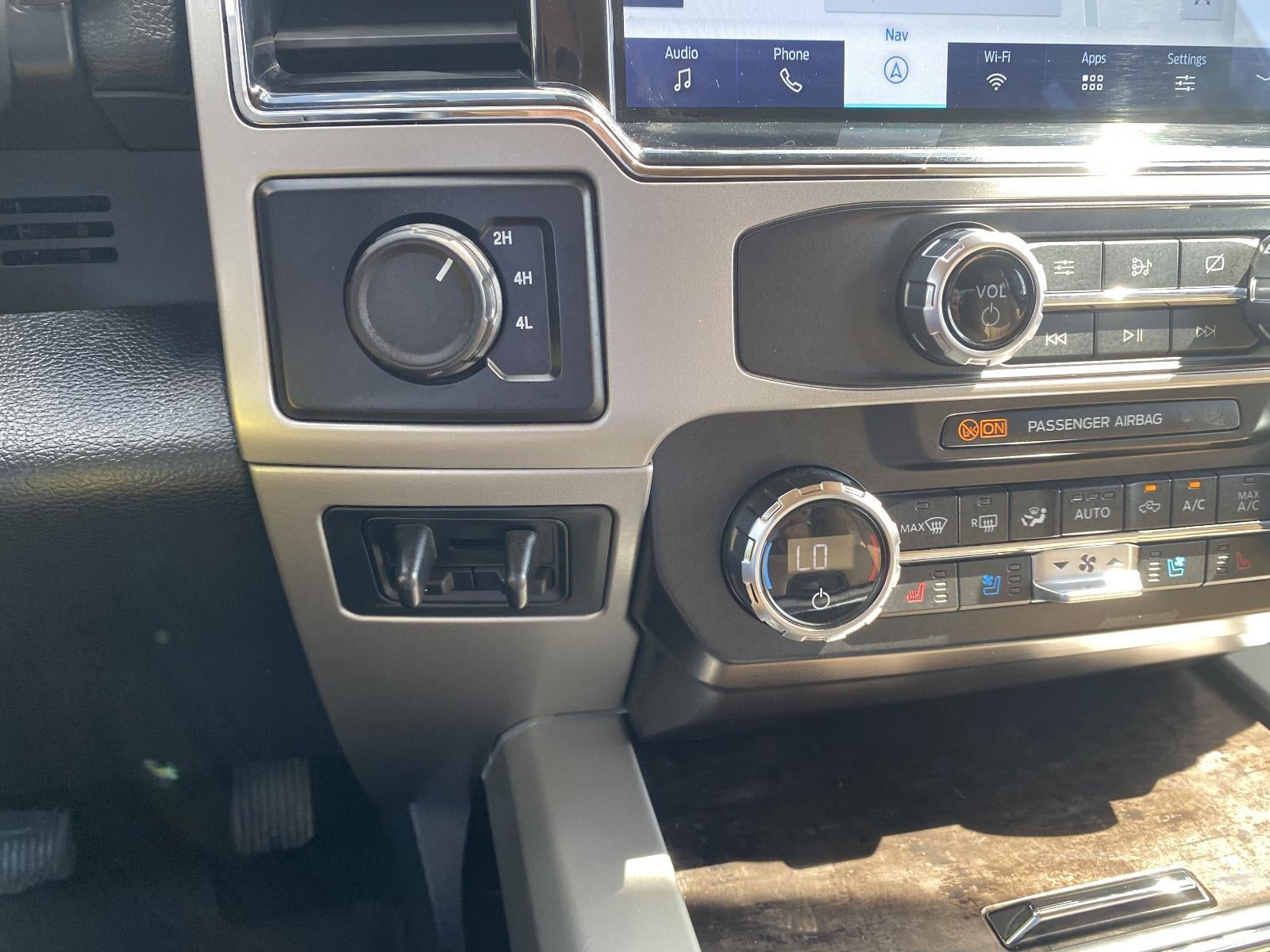 2022 Ford Super Duty F-350 SRW LARIAT 4WD Crew Cab 6.75' Box
