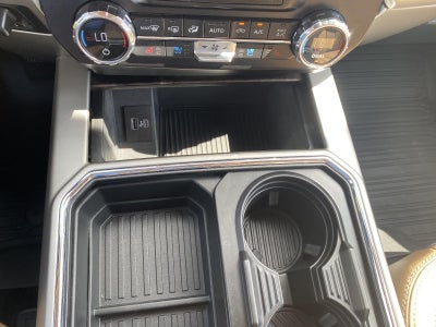 2022 Ford Super Duty F-350 SRW LARIAT 4WD Crew Cab 6.75' Box