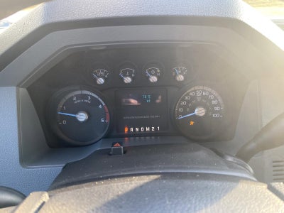 2015 Ford Super Duty F-350 SRW 4WD Crew Cab 6-3/4 Ft Box XL