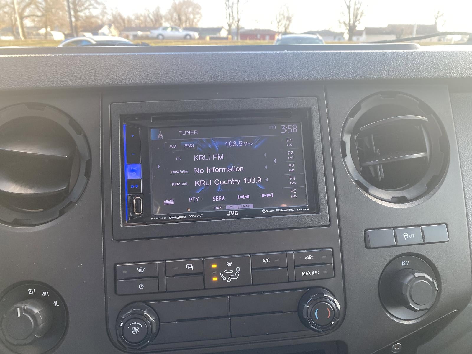 2015 Ford Super Duty F-350 SRW 4WD Crew Cab 6-3/4 Ft Box XL