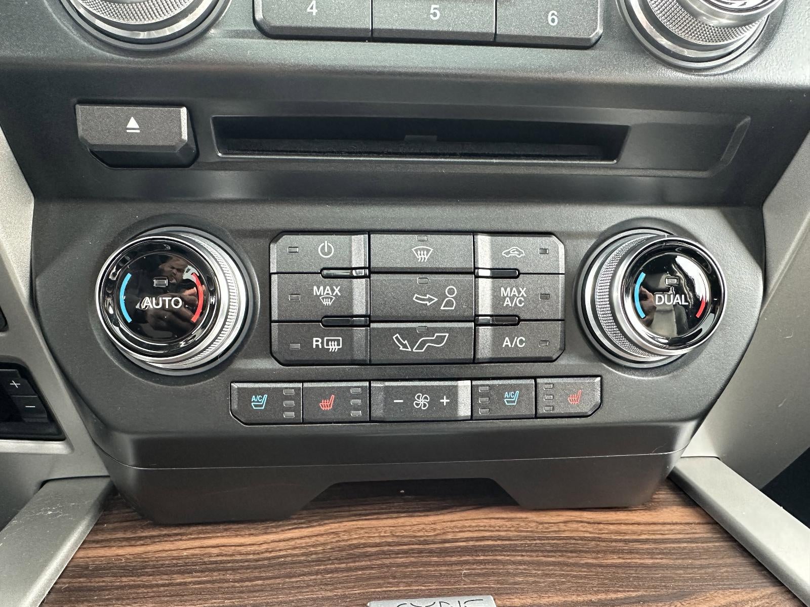 2017 Ford F-150 Lariat 4WD SuperCrew 5.5' Box