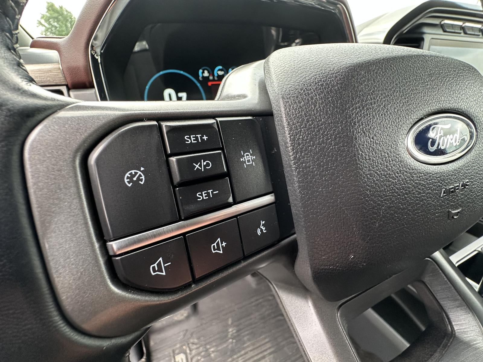2022 Ford F-150 LARIAT 4WD SuperCrew 5.5' Box