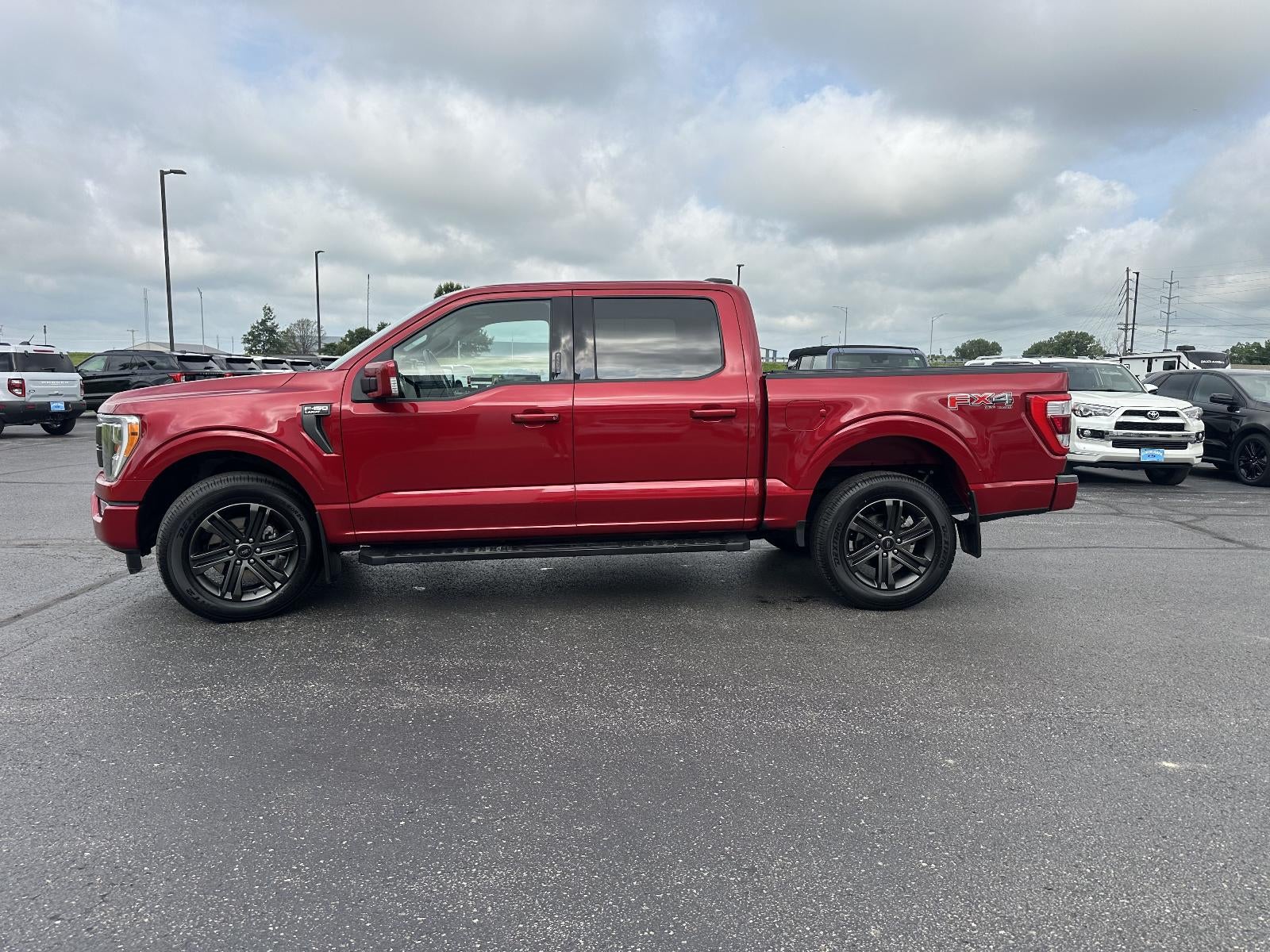2022 Ford F-150 LARIAT 4WD SuperCrew 5.5' Box