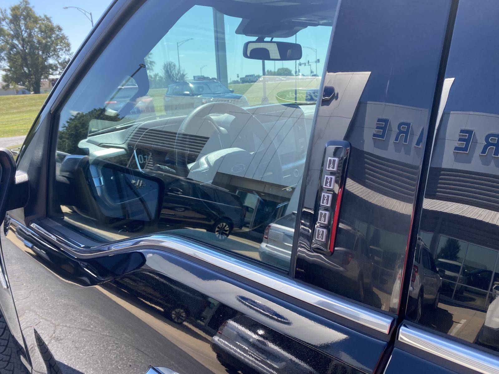 2023 Ford F-150 LARIAT 4WD SuperCrew 5.5' Box