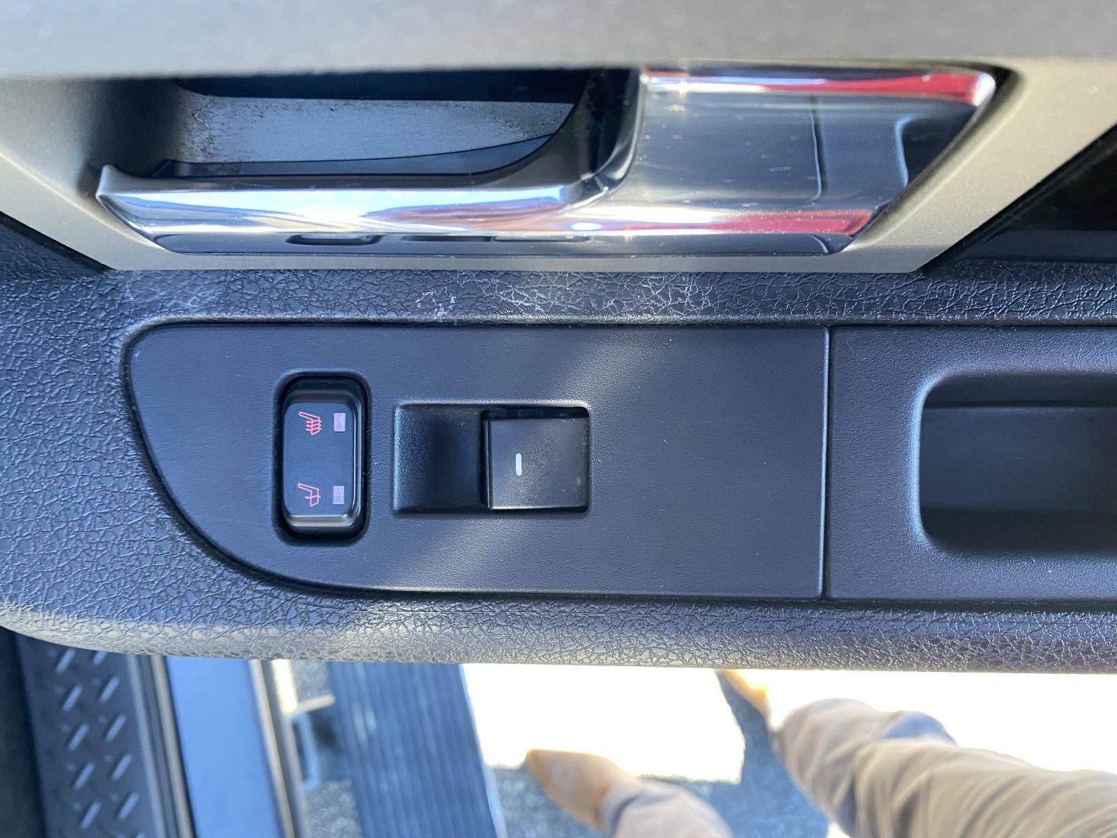 2012 Ford F-150 4WD SuperCrew 5-1/2 Ft Box Platinum