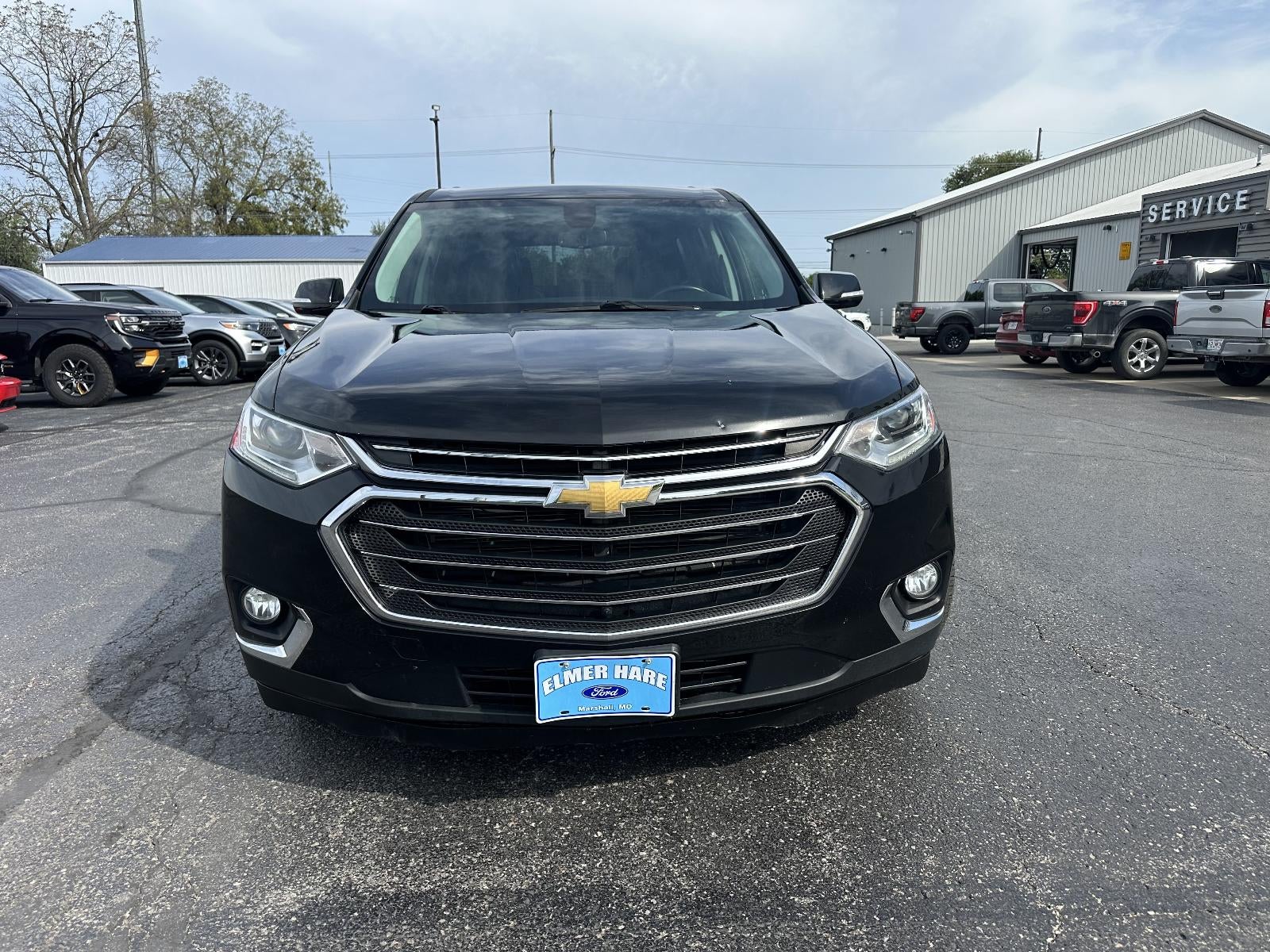 Used 2018 Chevrolet Traverse 3LT with VIN 1GNEVHKW1JJ199425 for sale in Kansas City