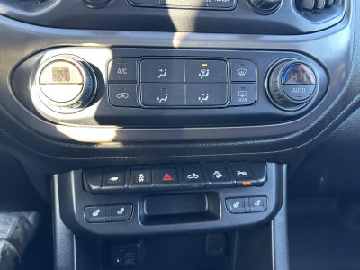 2021 GMC Canyon Crew Cab Short Box 4-Wheel Drive AT4 w/Leather