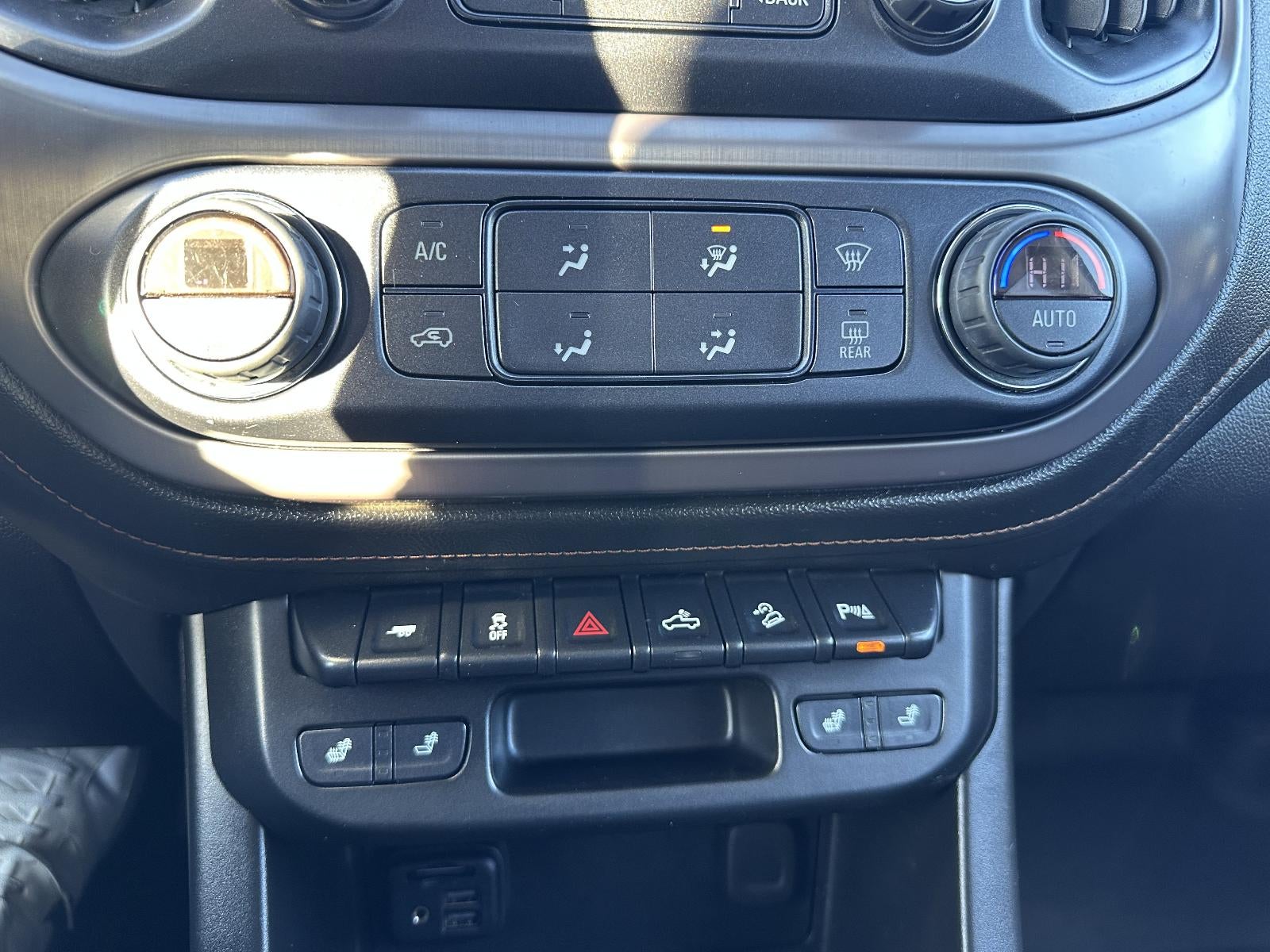 2021 GMC Canyon Crew Cab Short Box 4-Wheel Drive AT4 w/Leather