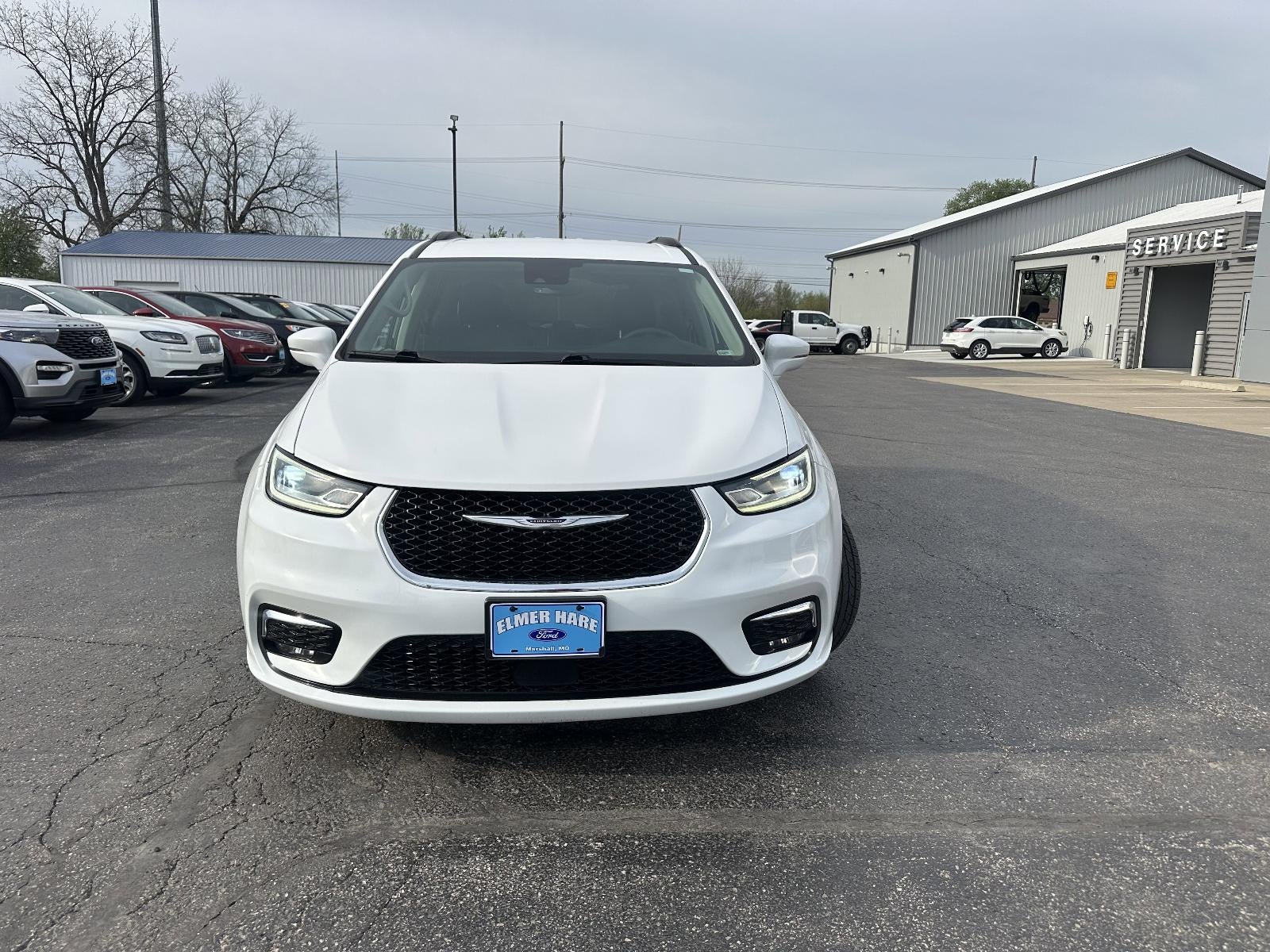 Used 2022 Chrysler Pacifica Touring L with VIN 2C4RC1BG9NR109634 for sale in Marshall, MO