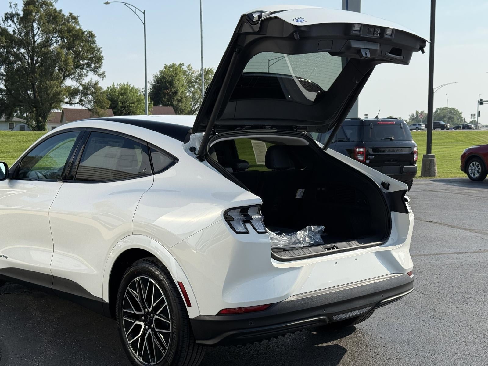 2025 Ford Mustang Mach-E Premium AWD