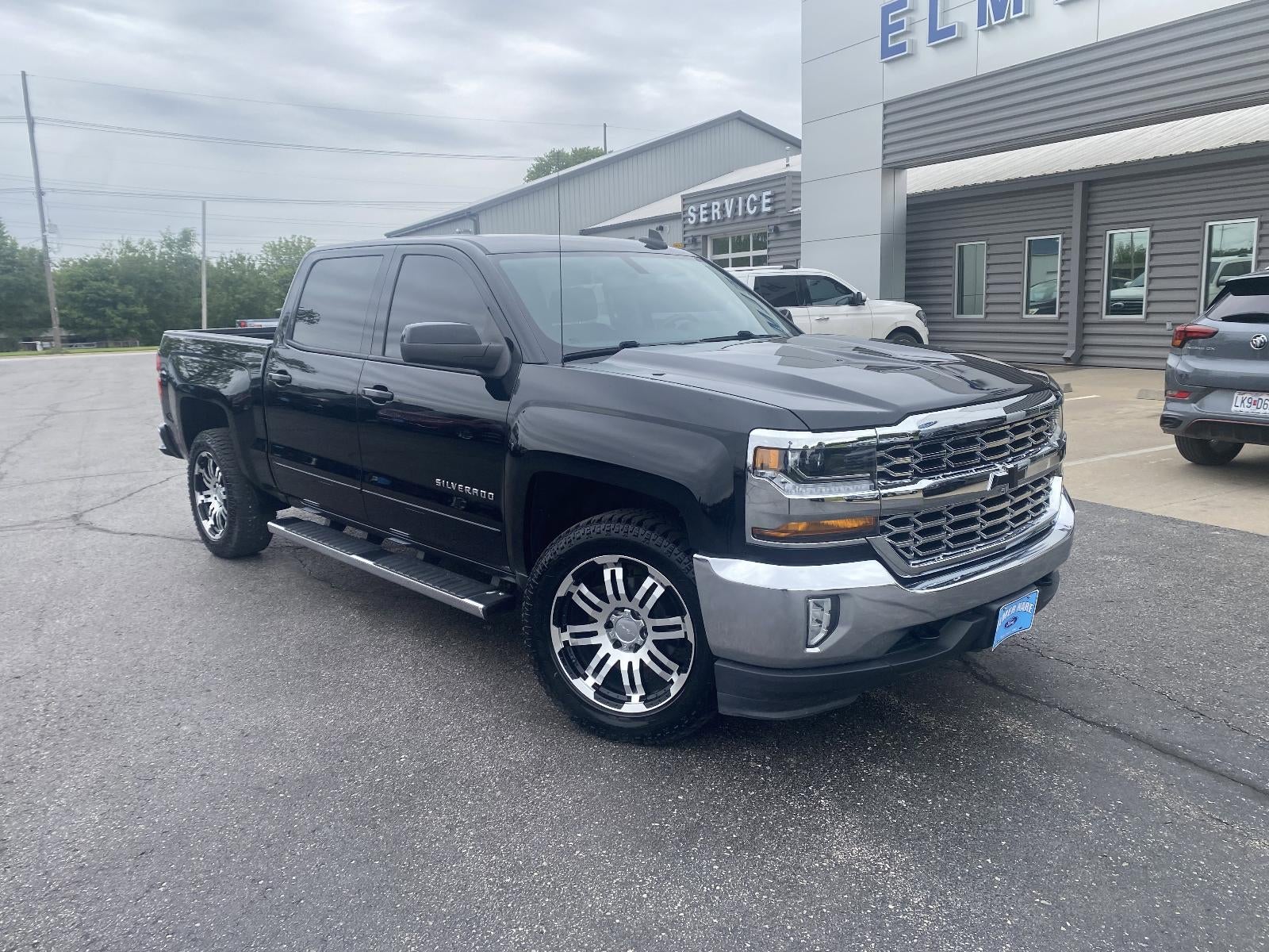 Used 2017 Chevrolet Silverado 1500 LT with VIN 3GCUKREC4HG466931 for sale in Kansas City