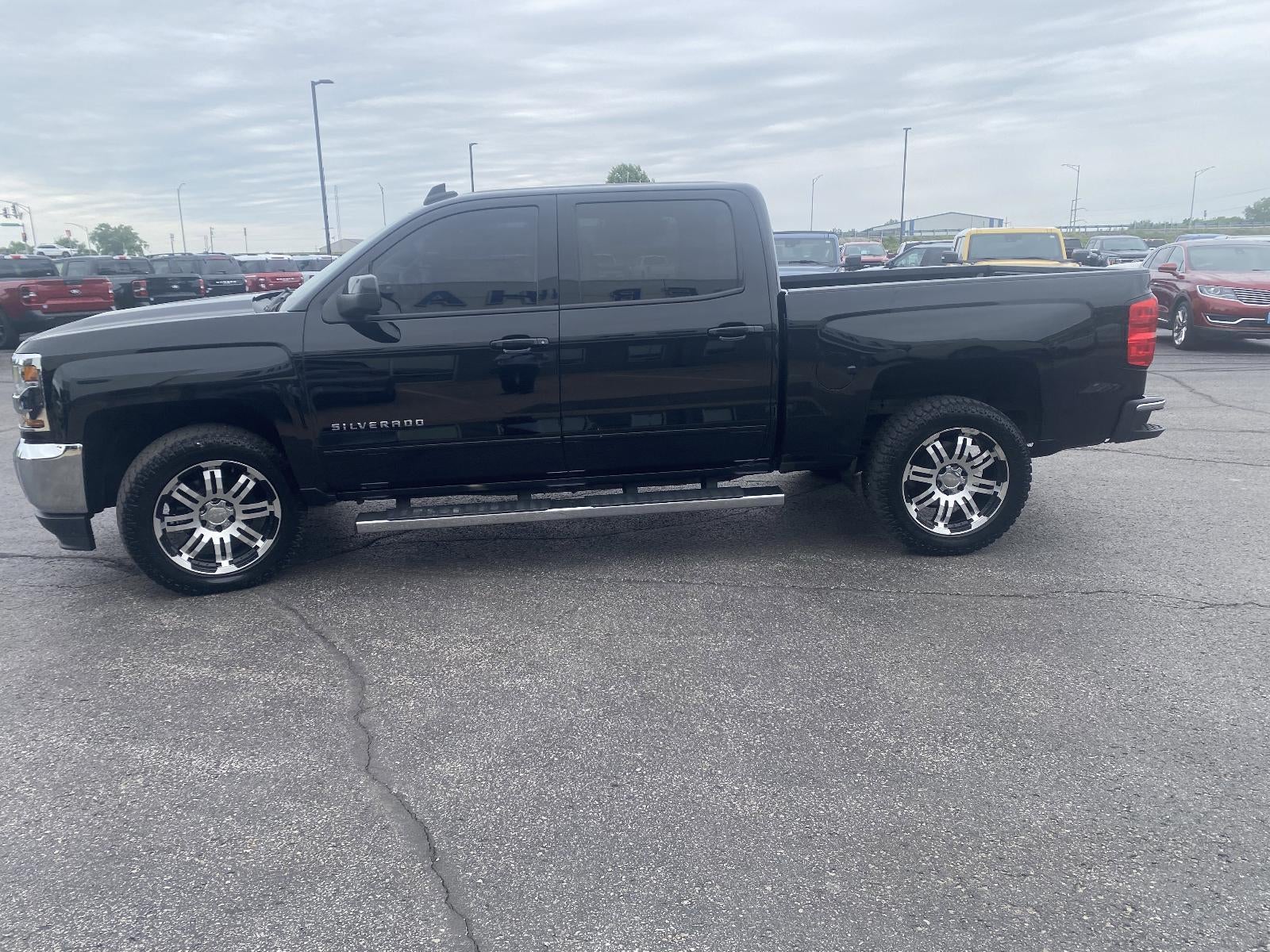 2017 Chevrolet Silverado 1500 Crew Cab Short Box 4-Wheel Drive LT