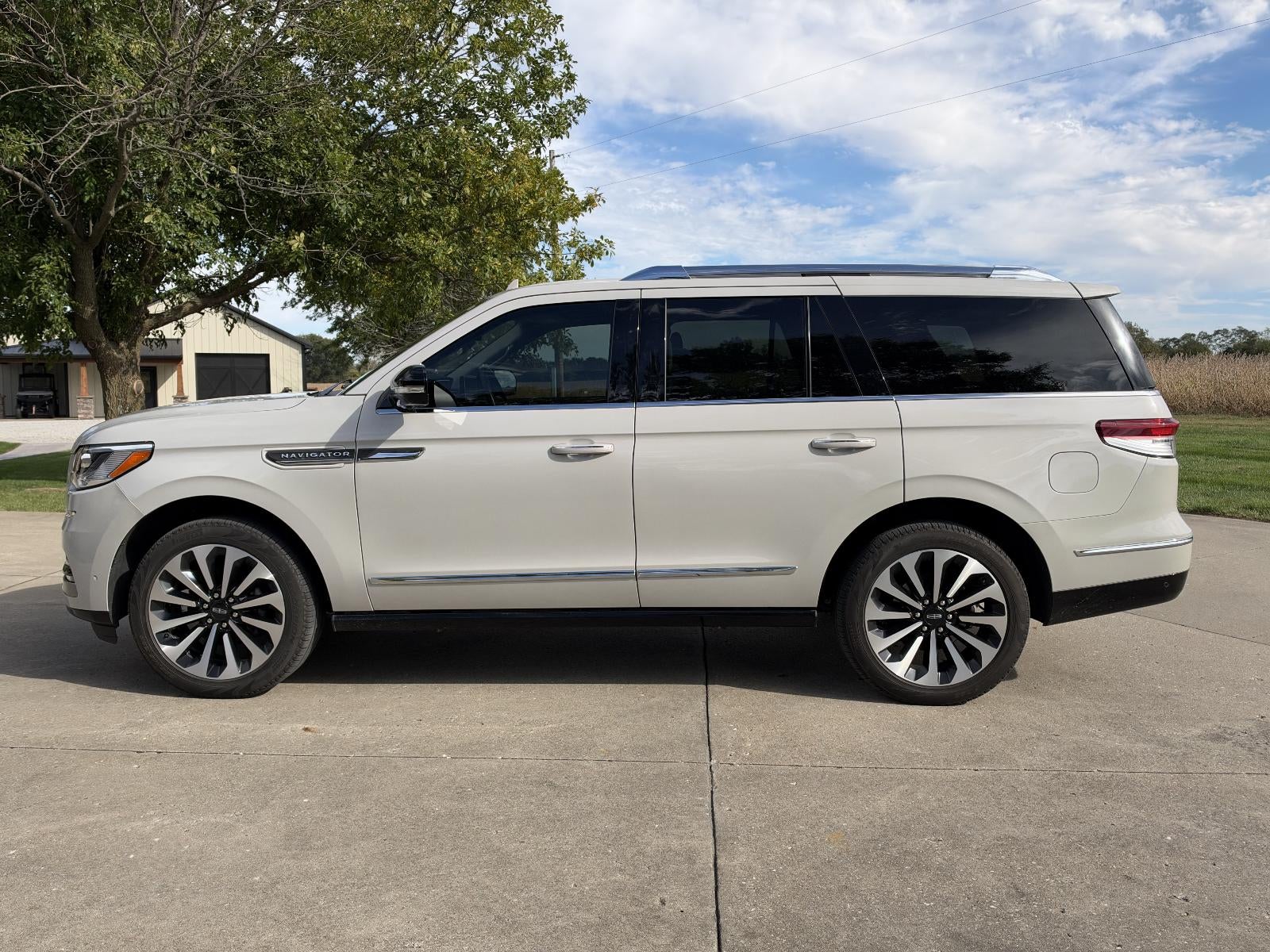 Used 2023 Lincoln Navigator Reserve with VIN 5LMJJ2LG4PEL16142 for sale in Kansas City